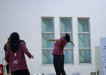 އެފް.އީ އަދި އެމް.އެން.ޔޫ ބިޒްނަސް ސްކޫލް ސެމީ ފައިނަލަށް
