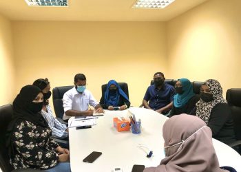 ނިއަރެސްގެ ހިންގާ ކޮމިޓީ މެމްބަރުންނާއި އެސް.އެންގެ ޑީން ބައްދަލުކުރައްވައިފި