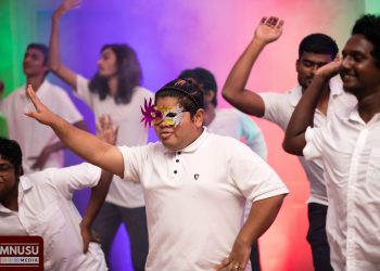 އަހަރު ދުވަހުގެ މެދުކެނޑުމަކަށްފަހު ލޫމޯސް ކާމިޔާބުކަމާއެކު ކުރިއަށް ގެންގޮސްފި