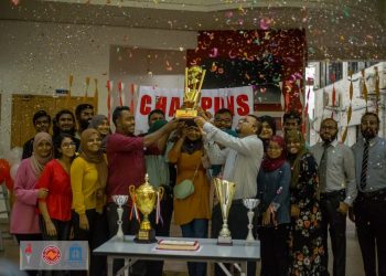 ޗެމްޕިއަން ޓީމާއެކު ބިޒްނަސް ސުކޫލްއިން އިންޓަރ ފެކަލްޓީ ވޮލީ ބޯލް މުބާރާތުގެ ކާމިޔާބީ ފާހަގަކޮށްފި!