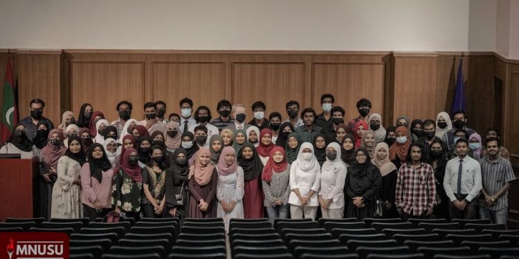 އެމެރިކާގެ ޔުނިވަރސިޓީތަކުގައި ހުރި ފުރުސަތުތައް ކިޔައިދިނުމުގެ ސެޝަނެއް ބާއްވައިފި