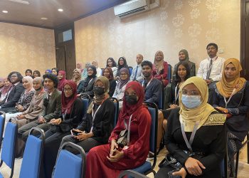 ބަންގްލަދޭޝްގެ ބޮޑުވަޒީރު ތަޤުރީރުކުރެއްވުމަށް ރައްޔިތުންގެ މަޖިލީހުގައި ބޭއްވި ޖަލްސާގައި، އެމް.އެން.ޔޫގެ ދަރިވަރުން ބައިވެރިވެއްޖެ!