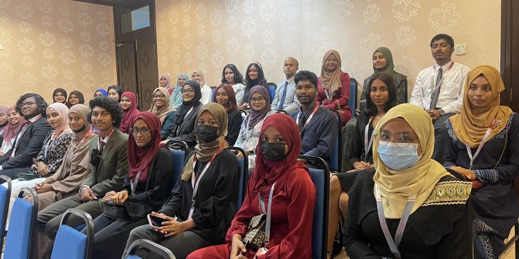 ބަންގްލަދޭޝްގެ ބޮޑުވަޒީރު ތަޤުރީރުކުރެއްވުމަށް ރައްޔިތުންގެ މަޖިލީހުގައި ބޭއްވި ޖަލްސާގައި، އެމް.އެން.ޔޫގެ ދަރިވަރުން ބައިވެރިވެއްޖެ!