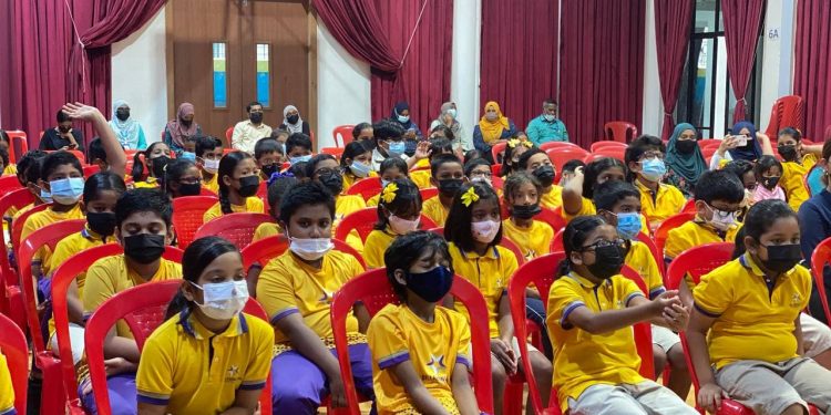 ބިލަބޮންގ ސްކޫލްގެ ގްރޭޑް 1 އަދި 2 ގެ ދަރިވަރުންނަށް ނިއަރެސްގެ ފަރާތުން ޞިއްޙީ އާންމު މައުލޫމާތު ދިނުމުގެ ސެޝަނެއް ބާއްވައިފި