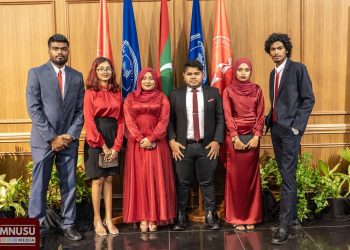ޝެޓްސް އިން ފެކަލްޓީގެ ދާރިސުންނާ ބައްދަލުކޮށްފި