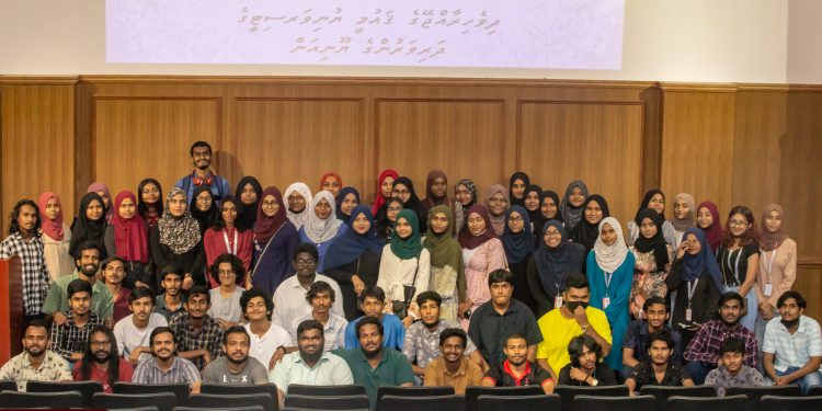 މި ޓާރމުގެ ދެވަނަ ލީޑަރސް ނައިޓް ކުރިއަށް ގެންގޮސްފި