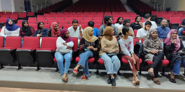 އެމް.އެން.ޔޫ.އެސް.ޔޫގެ ހިންގާ ކޮމެޓީން މަޖްދުއްދީން ދަނާލުގެ ދަރިވަރުންނާ ބައްދަލުކޮށްފި