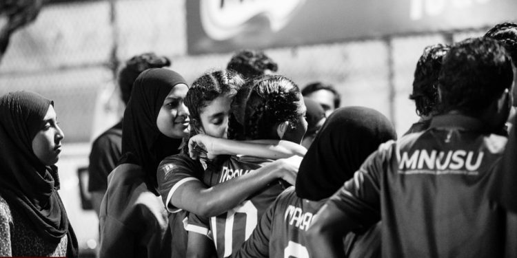 އަންހެން ބާސްކެޓް ސެމީގައި އެމް.އެން.ޔޫގެ މައްޗަށް އޭ.އައި.އެސް އިން ކުރިހޯދައިފި