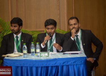 ބަހުސް މުބާރާތުގެ ޗެމްޕިއަންކަން އައި.ޔޫ.އެމް އިން ހޯދައިފި!