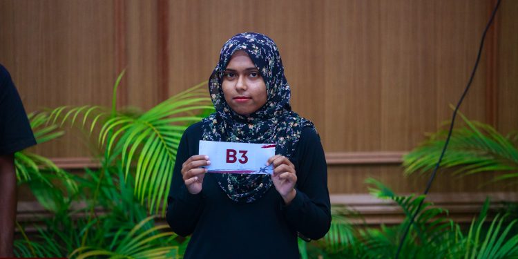 ލެކްނޯ އެމް.އެން.ޔޫ.އެސް.ޔޫ ފުޓްސެލް ފިއެސްޓާގެ ގުރު ނަގައިފި