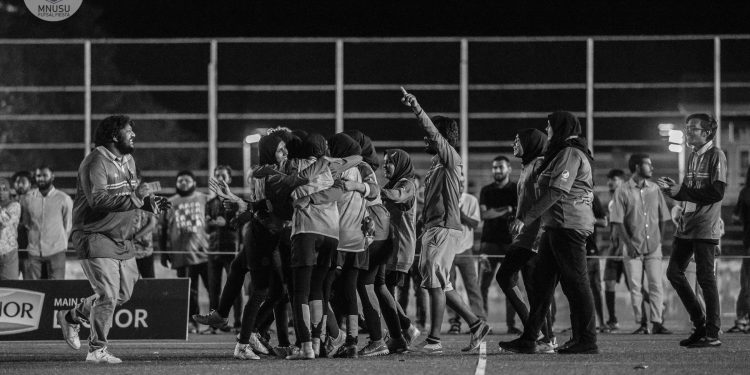 ބިޒްނަސް ސްކޫލުން ޗެންޕިއަންކަން ހޯދާ، ފުރަތަމަ ފަހަރަށް އަންހެން ޑިވިޝަނުގެ ތަށި އެމް.އެން.ޔޫ އަށް!