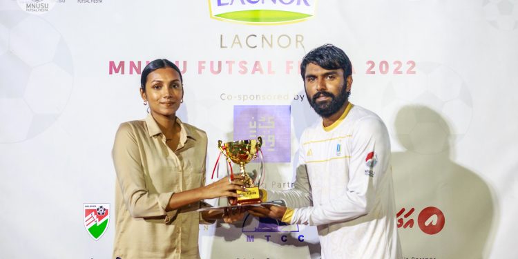 ފިރިހެން ޑިވިޝަނުގެ އެންމެ މޮޅު ކުޅުންތެރިޔާގެ މަޤާމު މެޕްސް ކޮލެޖުގެ މަންސޫރަށް!