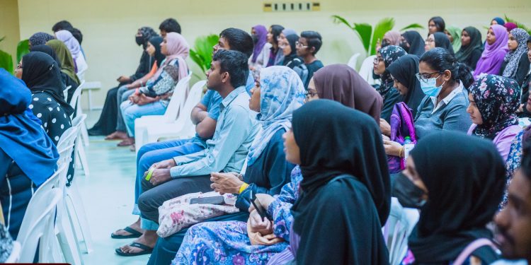 ފެކަލްޓީ އޮފް ހެލްތު ސައިންސަސްއާ އަލަށް ގުޅުނު ދަރިވަރުންނަށް އޮރިއެންޓޭޝަން ބާއަވައިފި!