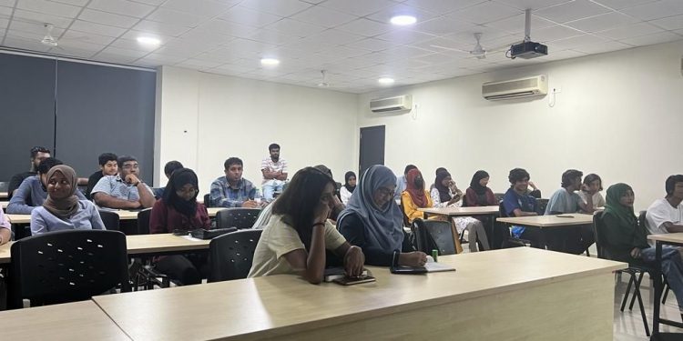 ޝެޓްސް އަށް އަލަށް ގުޅުނު އިސްވާރުންނަށް ހާއްސަކޮށް، ނިއު ލީޑަރސް މީޓިންގ ކުރިޔަށް ގެންގޮސްފި