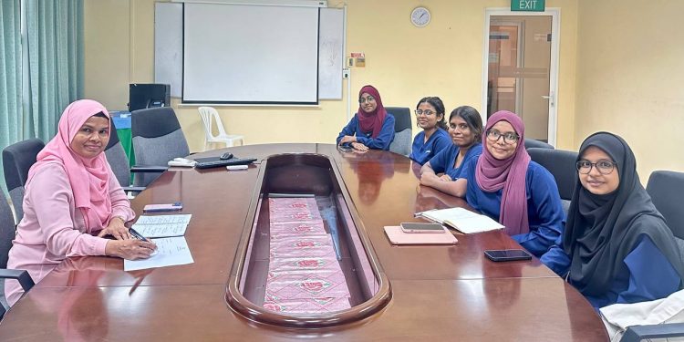 މެޑިކޯސްގެ ފަރާތުން ސްކޫލް އޮފް މެޑިސިންގެ އެކްޓިންގ ޑީންއާ ބައްދަލުކޮށްފި