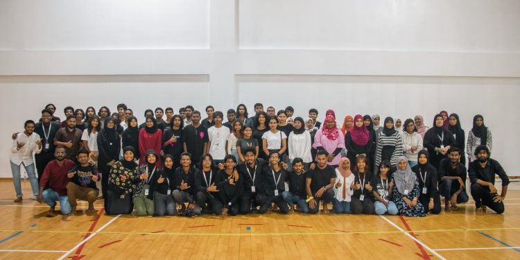 ވެލްކަމް ނައިޓާއެކު ޝެޓްސް އަދި ސިއާގެ މި ޓަރމުގެ ހަރަކާތްތައް ފަށައިފި