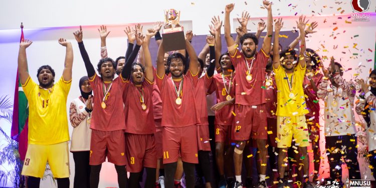 އެމް.އެން.ޔޫ.އެސް.ޔޫ. ވޮލީބޯޅަ މުބާރާތުގެ ފަޚުރުވެރި ޗެމްޕިއަންކަން ފުރަތަމަ ފަހަރަށް ބިޒްނަސް ސްކޫލަށް!