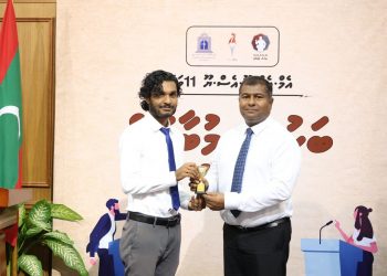 އެމް.އެން.ޔޫ.އެސް.ޔޫ ބަހުސް މުބާރާތް ފެށުމުގެ ރަސްމިއްޔާތު ވަޒީރު އާދަމް ނަސީރް ޝަރަފްވެރި ކޮށްދެއްވައިފި!