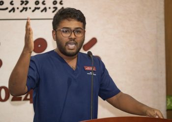 އެފް.އެޗް.ޓީ.އެސް ބަހުސް ދޫކޮށް އެފް.އީ މޮޅުވިއިރު، އެސް.އެމް ސެމީއަށް!