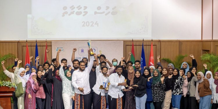 ސައްތަ އިންސަންތަ މޮޅާއެކު މިއަހަރުގެ ޗެމްޕިއަން ތަށި ވެސް އެސް.އެމް އިން އުފުލާލައިފި!
