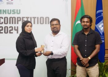 ދަރިވަރުންގެ ޔޫނިއަންގެ ފުރަތަމަ އިނގިރޭސި ބަހުސް މުބާރާތް ފަށައިފި!