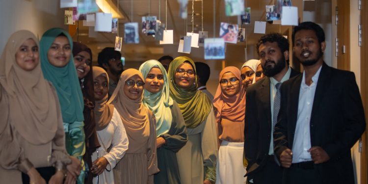 ސްކޫލް އޮފް މެޑިސިންގެ ފުރަތަމަ ބެޗުގެ ދަރިވަރުންގެ ޝަރަފުގައި ޚާއްސަ ރަސްމިއްޔާތެއް ބާއްވައިފި