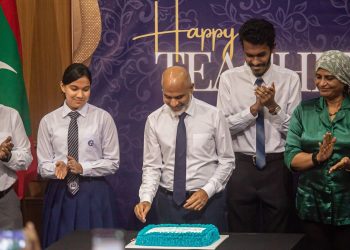 ފެސާއިން ޓީޗަރުންގެ ދުވަސް ކުލަގަދަކޮށް ފާހަގަކޮށްފި!