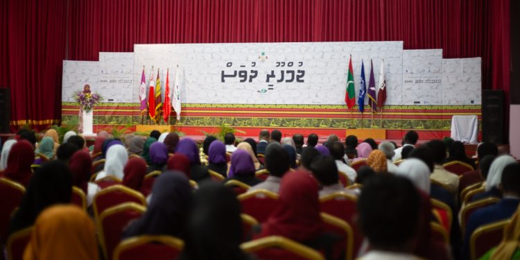 އައްޑޫ ސިޓީގައި ޖުމްހޫރީ ދުވަހުގެ ޚާއްސަ ރަސްމިއްޔާތެއް ބާއްވައިފި!