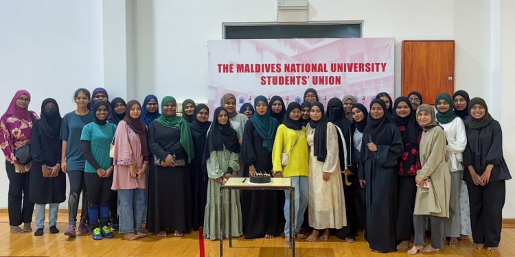 ދަރިވަރުންގެ ޔޫނިއަނުން އަންހެނުންގެ ދުވަހު ޚާއްޞަ ކޭކުފެޅުމުގެ ހަރަކާތެއް ބާއްވައިފި