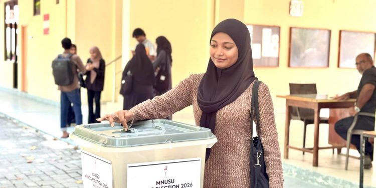 ގުރުޒުގެ އިންތިހާބު ފޯރީގައި ކުރިޔަށް!