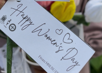 އުފާވެރި އަންހެނުންގެ ދުވަސް – ފެސާގެ ފަރާތުން މަލެއް