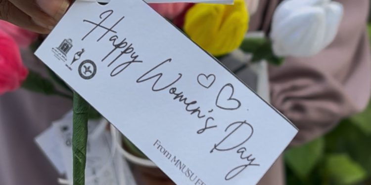 އުފާވެރި އަންހެނުންގެ ދުވަސް – ފެސާގެ ފަރާތުން މަލެއް